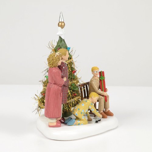 Department 56 A Christmas Story Village Figurine - Family Opens Gifts | 4.32 Inch, Multicolor