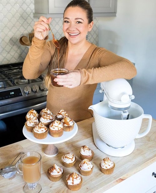 Caperci Parchment Cupcake Liners - 225pcs Standard Muffin Cups with Greaseproof, Non-Stick Design (Natural)