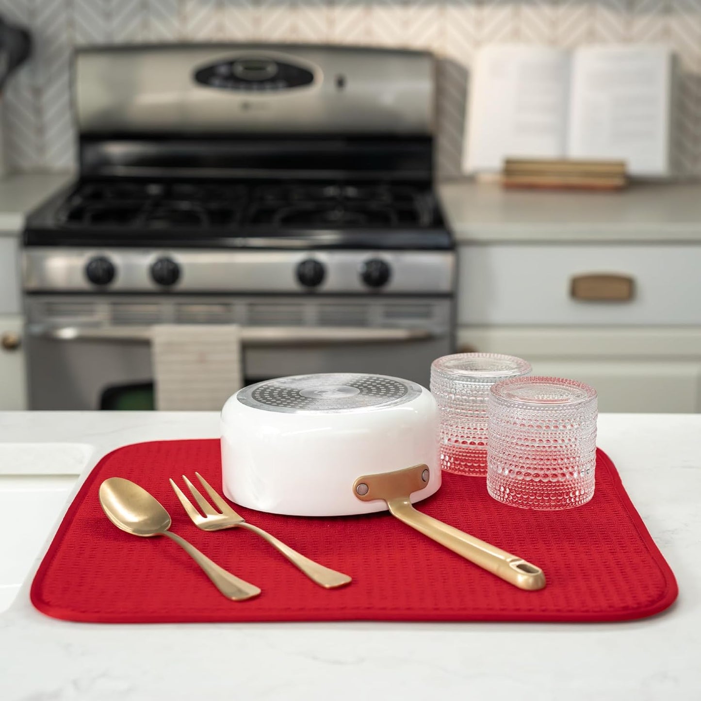 S&T INC. Dish Drying Mat - Absorbent Microfiber Kitchen Counter Pad, 16” x 18”, Large Red