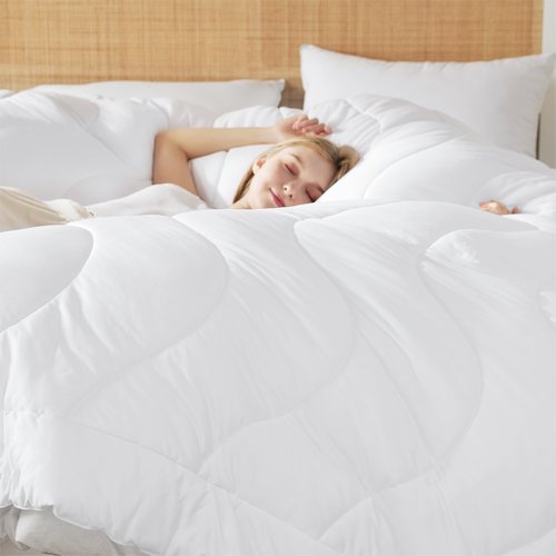 Bedsure Queen Duvet Inserts - Lightweight Duvet Insert for All Season, Ultra Soft Down Alternative Comforter with Corner Tabs, Wavy Stitching, Machine Washable White,88x88 Inches