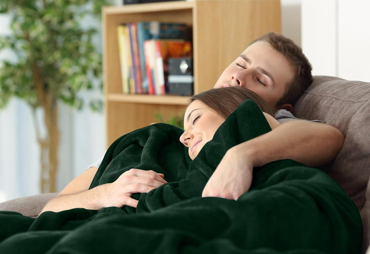 Utopia Bedding Fleece Blanket - King Size Luxury Forest Green Microfiber | Soft, Anti-Static, 300GSM (90x102 Inch)