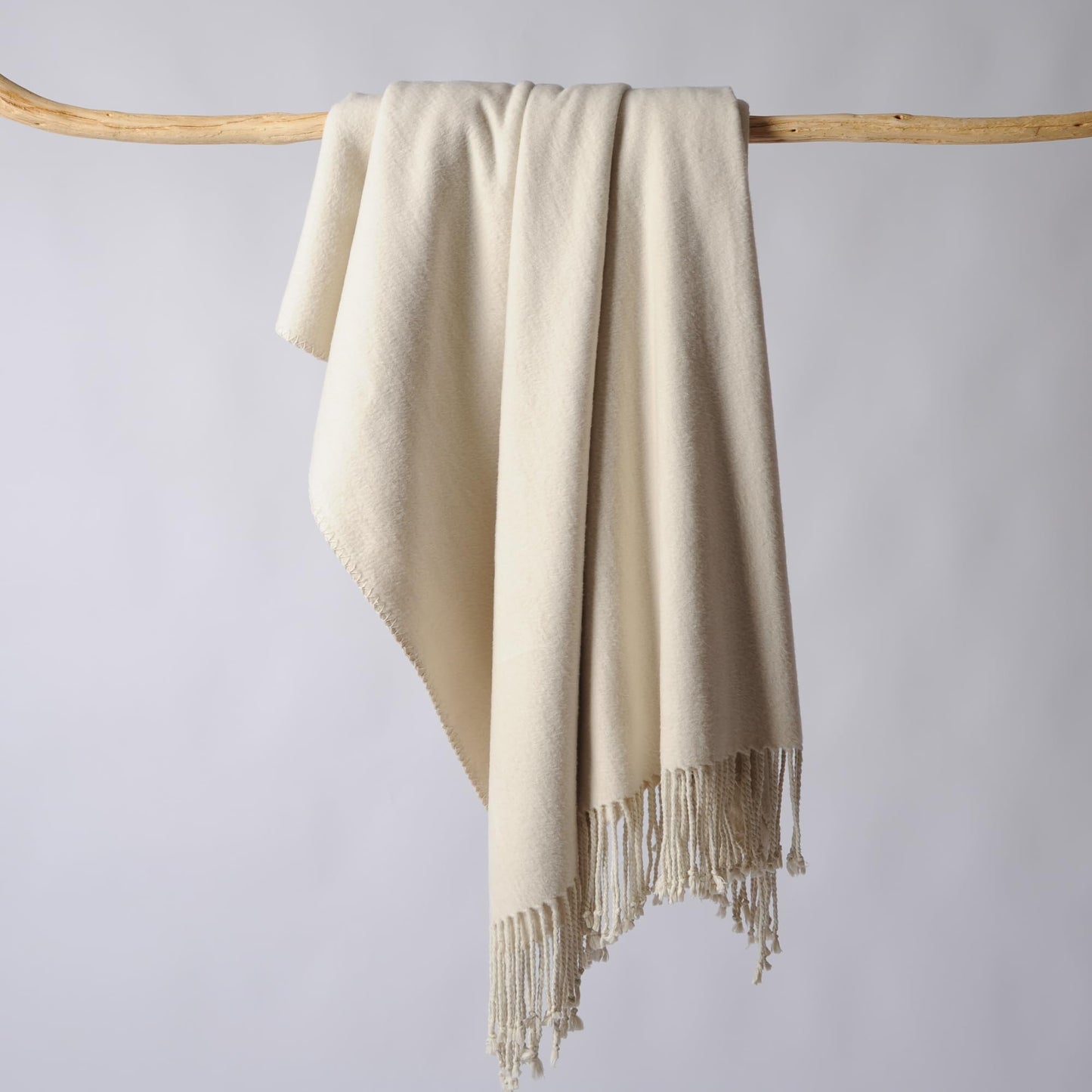 CUDDLE DREAMS Silk Throw Blanket with Hand-Knotted Fringe, Natural, Soft & Breathable (Ivory)