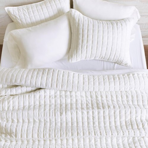 RECYCO Luxury Velvet Quilt Set Full Queen Size Bedding Sets, Ultra Soft Velvet Comforter Set, Lightweight Channel Box Stitch Oversized Bedspread Coverlet for All Season, with 2 Shams, Bright White
