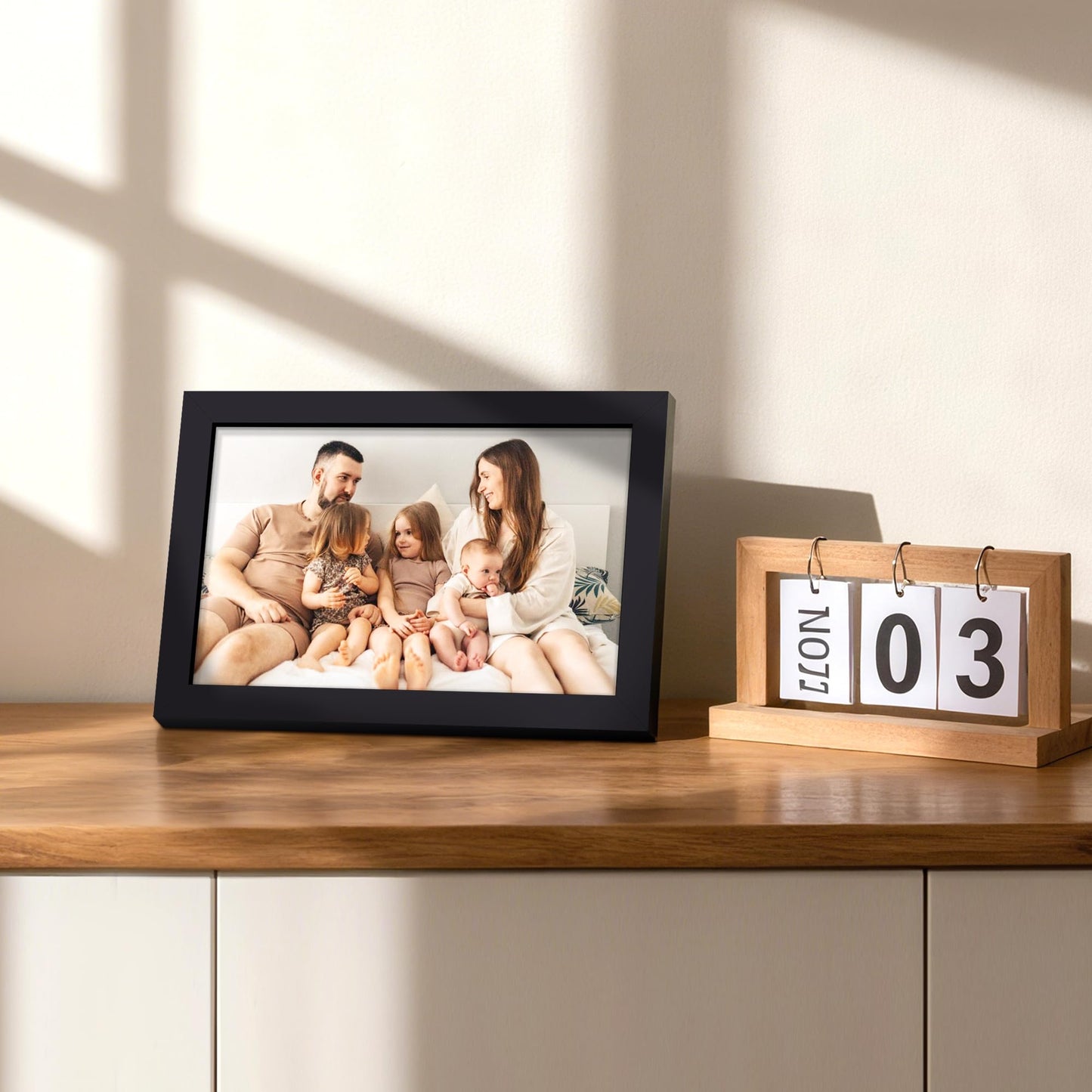 upsimples 5.5x8.5 Picture Frame, Display Pictures 3.5x5 with Mat or 5.5x8.5 Without, Wall Hanging Photo Frame, Black, 1 Pack