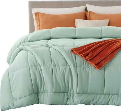 Bedsure Comforter Duvet Insert - All-Season King Size Quilted Down Alternative Bedding, Sage Green 90 x 102 Inches
