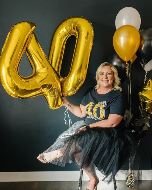 Gold Number 40 Balloon - 40-Inch Golden Birthday Decoration for 40th Party Celebrations