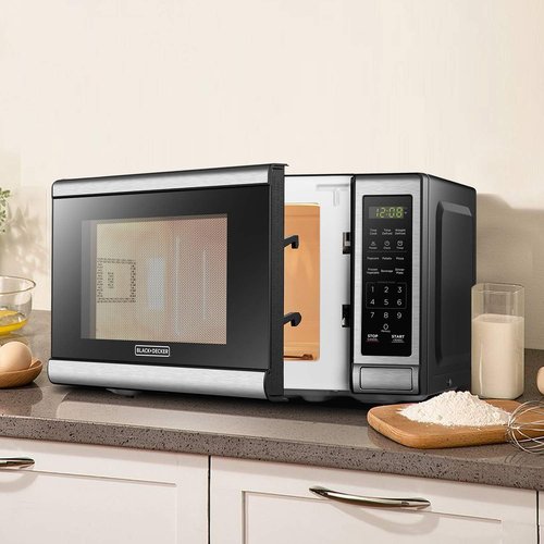 BLACK+DECKER Digital Microwave Oven - 700W with Turntable, Child Safety Lock, Stainless Steel, 0.7 Cu.ft