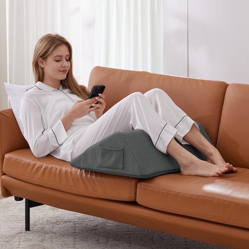 Knee Wedge Pillow, Memory Foam Leg Pillow Bed Wedge for Sleeping, Post Surgery Triangle Pillow Wedge for Knee Support, Leg Elevation, Knee Hip Back Pain Relief (23.6" x 23" x 7.9", Large Size, Black)