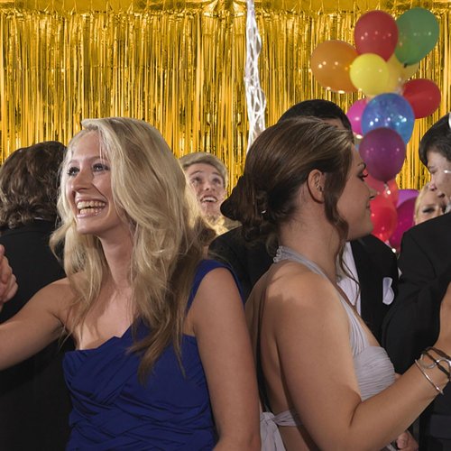 Gold Fringe Curtain Backdrop by [Brand Name] - 20 Pack Tinsel Streamers for Parties | Perfect for Birthdays, Christmas, and Graduations