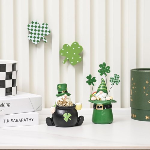 AOMOONOA St. Patrick’s Day Gnomes - 2Pcs Resin Leprechaun Figurines with Coins & Clover for Festive Decor