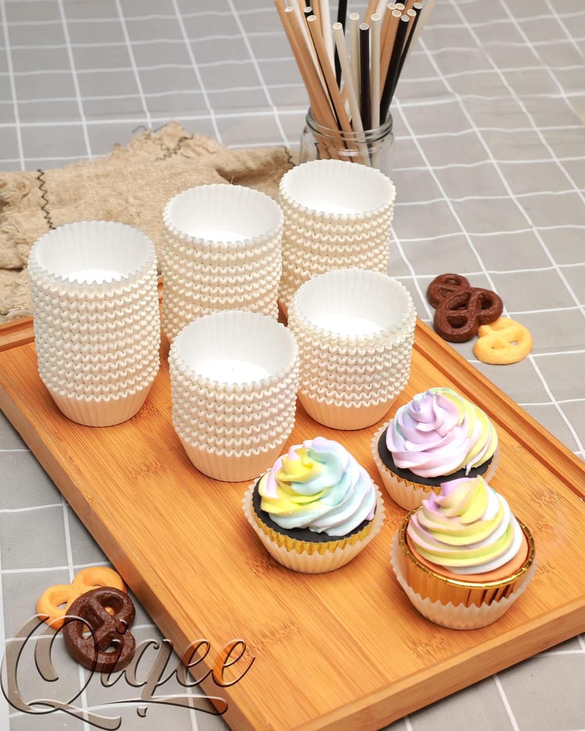 Qiqee 600pcs White Cupcake Liners - Food Grade Baking Cups for Muffins | Standard Size, No Smell