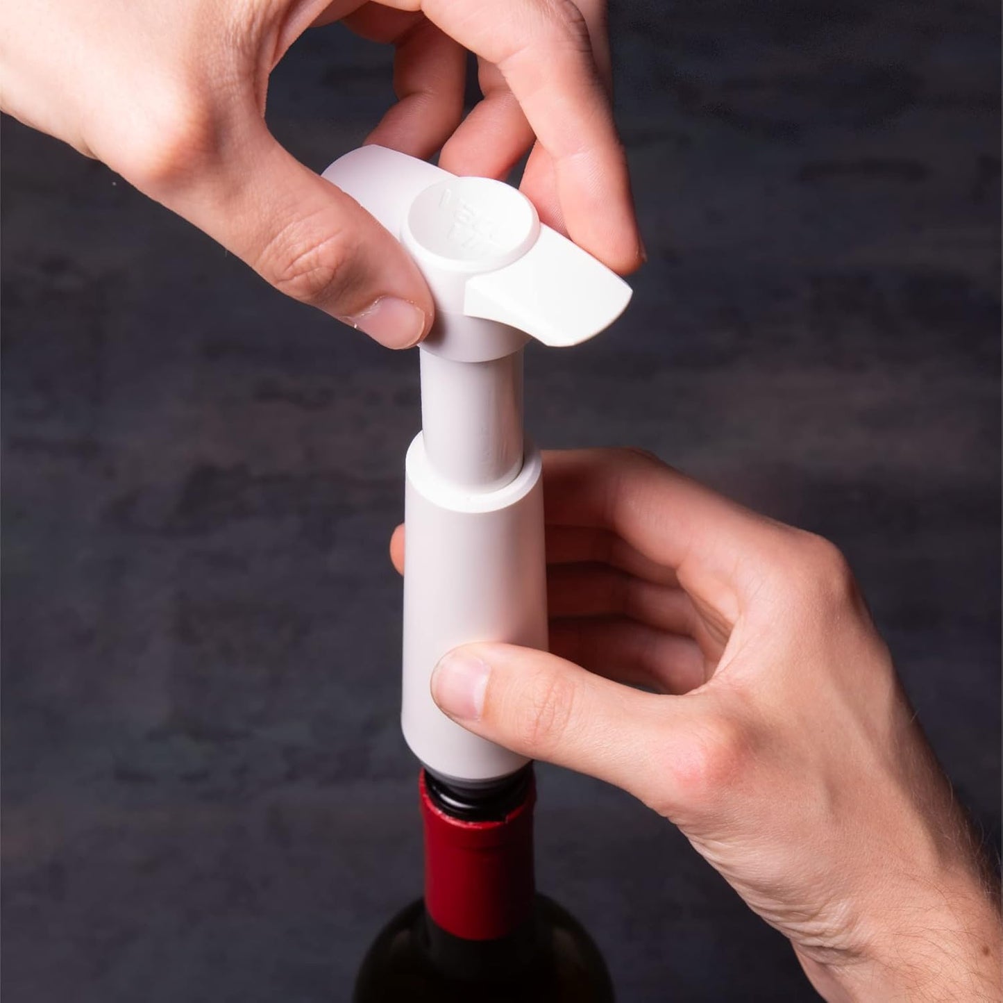 Vacu Vin White pump with 4 Wine Stoppers, standard