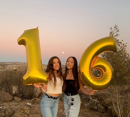 40 Inch Gold Foil Number Balloons - Sweet 16 Birthday Decorations for Memorable Photo Shoots