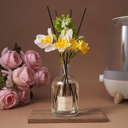 COCORRÍNA Reed Diffuser - Clean Linen Scent | 8.5 Fl. Oz. (250ml) Floral Home Decor with 8 Sticks