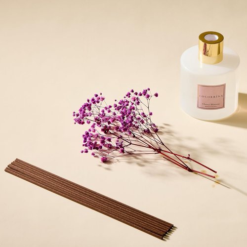 Cocorrína Reed Diffuser - Cherry Blossom Scented Home Decor | 17 Fl. Oz with 8 Sticks & Preserved Flowers