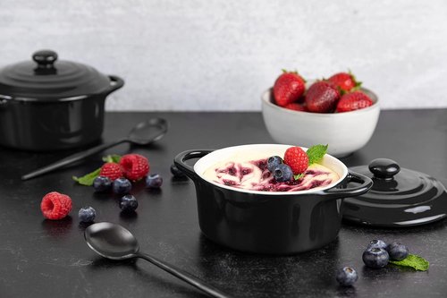 Kook Ceramic Mini Cocotte Set - Small Casserole Dishes with Lids | Oven & Microwave Safe, 12 oz, Set of 4 (Black)