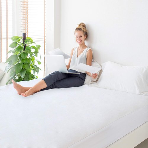 Waterproof Mattress Protector Twin Size, Skin Friendly and Breathable Twin Mattress Cover for Kids, Viscose Jersey Mattress Pad with 14" Deep Pocket