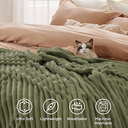 Bedsure GentleSoft Twin XL Blanket - Cozy Fleece Throw for Women & Girls | Moss, 66x90 Inches