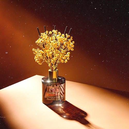 Cocorrína Reed Diffuser - Midnight New York 6.7 Fl. Oz Set with 8 Sticks & Baby's Breath Decor
