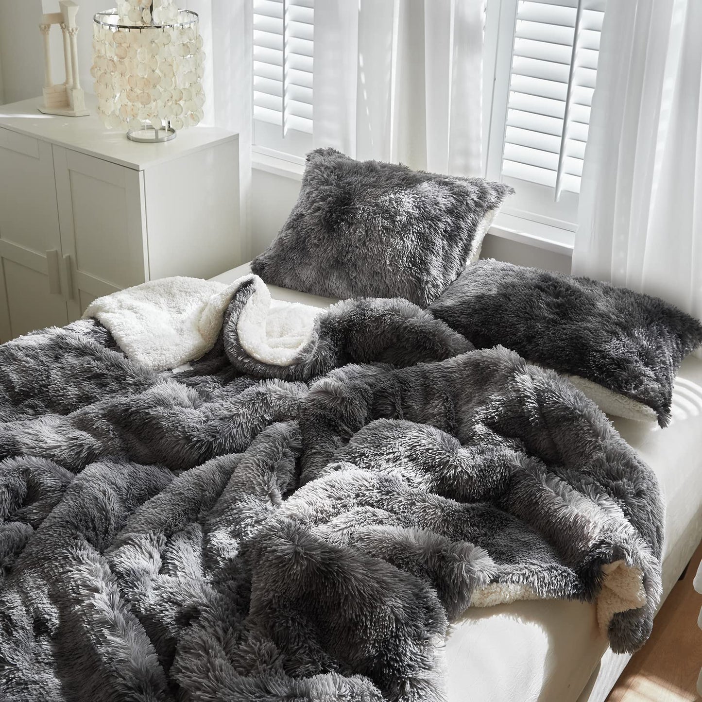 Luxury Faux Fur Shaggy Fluffy Comforter Set King Size Mixed Black and White Long Hair, 3 Pieces Plush Flannel Sherpa Backing Reversible Soft Microfiber Bedding Set Super Warm for Winter