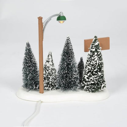 Department 56 Christmas Tree Lot Figurine - Lit Street Lamp Design, 5.16 Inch, Multicolor