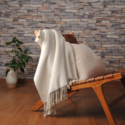 CUDDLE DREAMS Silk Throw Blanket with Hand-Knotted Fringe, Natural, Soft & Breathable (Ivory)