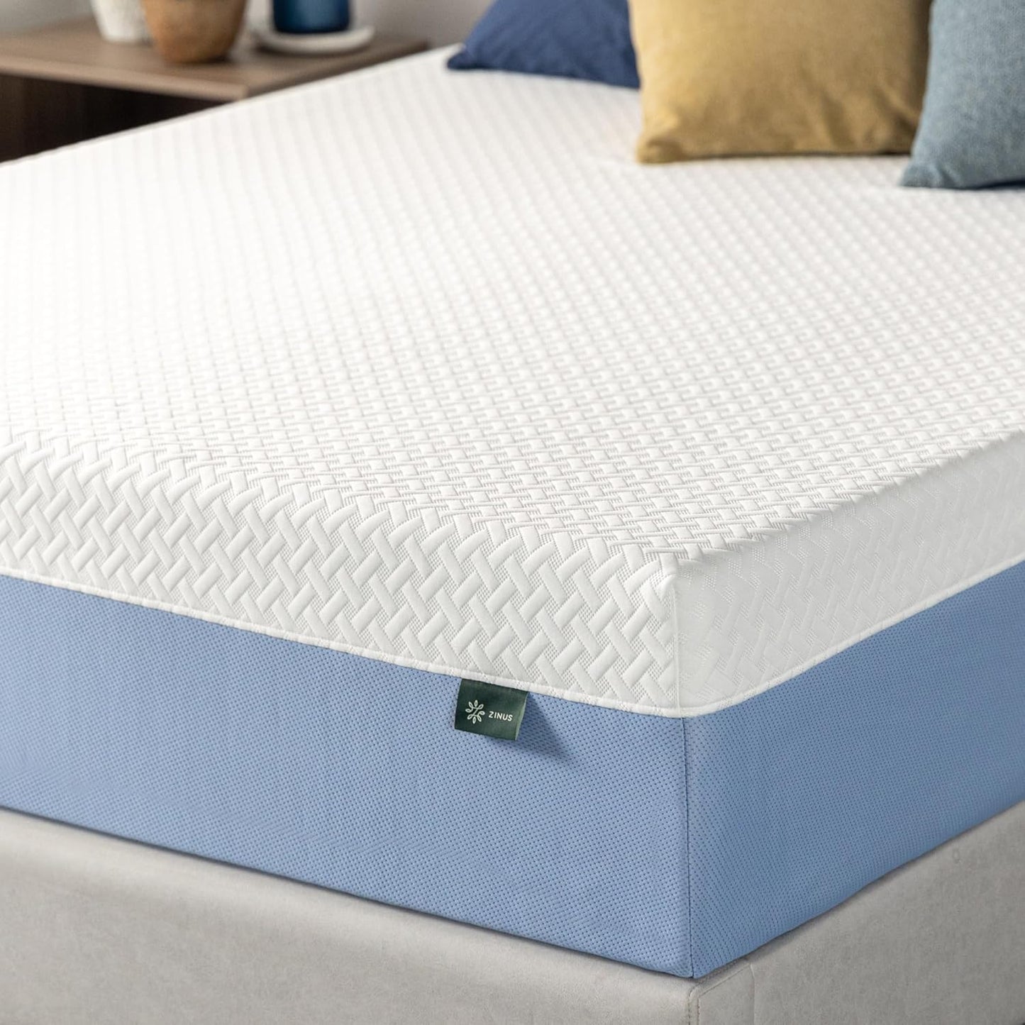 Zinus 10 Inch Queen Memory Foam Mattress - Cooling Comfort, Fiberglass Free, Medium Feel, Safe Materials