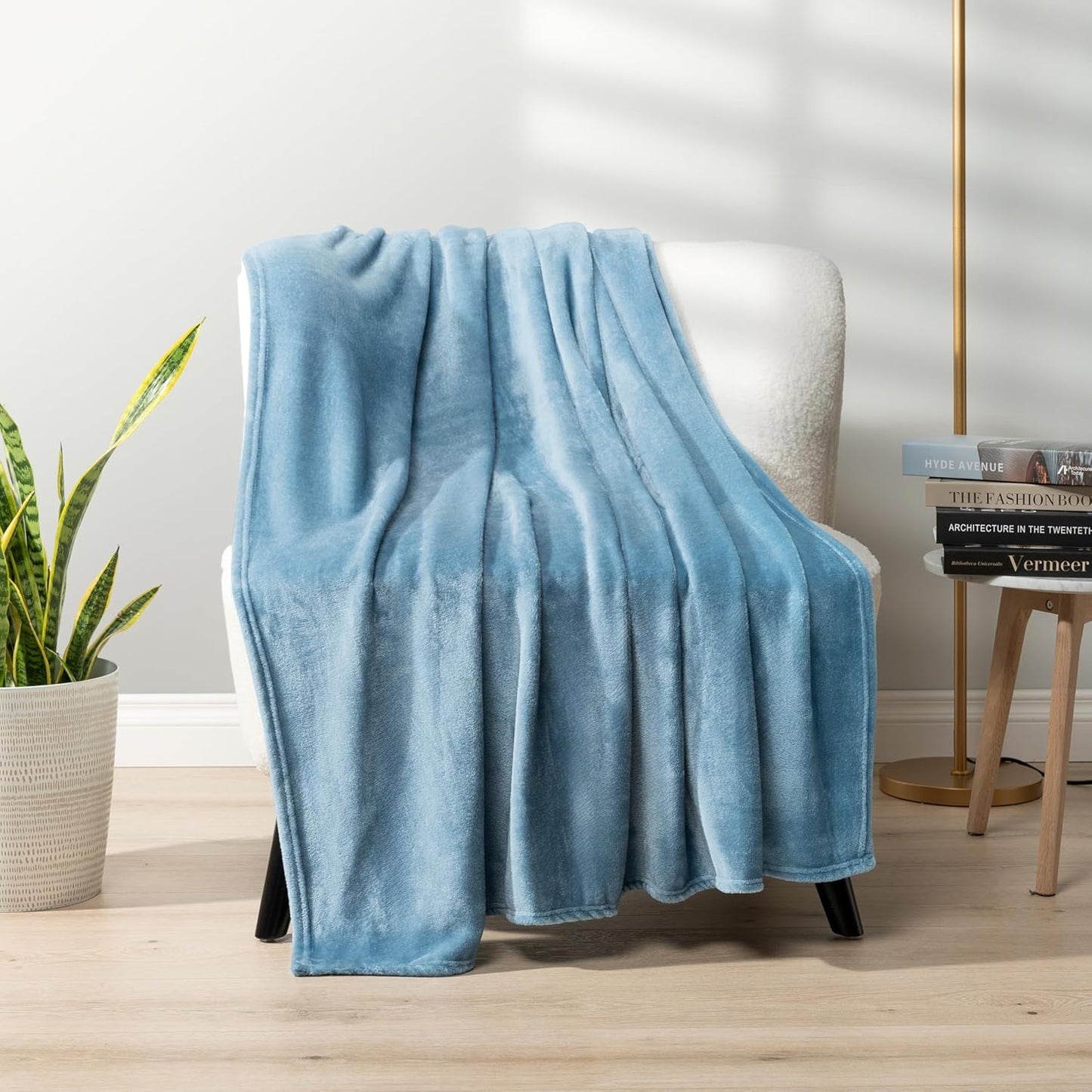 PAVILIA Dusty Blue Fleece Throw Blanket - Super Soft Flannel Couch Blanket | Cozy 50x60 Velvet Gift