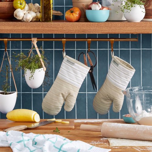 KitchenAid Oven Mitt Set - 2-Pack in Milkshake Color | Durable 7"x13" Design for Safe Cooking