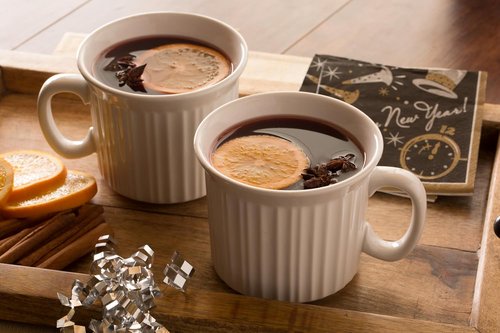CorningWare 20oz Ceramic Meal Mugs - 2-Pack with BPA-Free Vented Lids | Classic French White