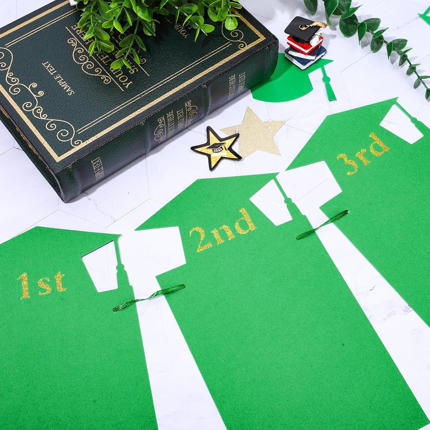 Whaline Graduation Photo Banner - 2026 Congrats Grad Bunting | No DIY Required, Green Gold Glitter, 5 x 7 Inch