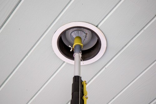 DOCA Light Bulb Changer for High Ceilings 6-24 Ft with Extension Pole, Heavy Duty Telescoping Pole for Changing Recessed Lights and Outdoor Flood Lights - Suction Cup + Cage Head