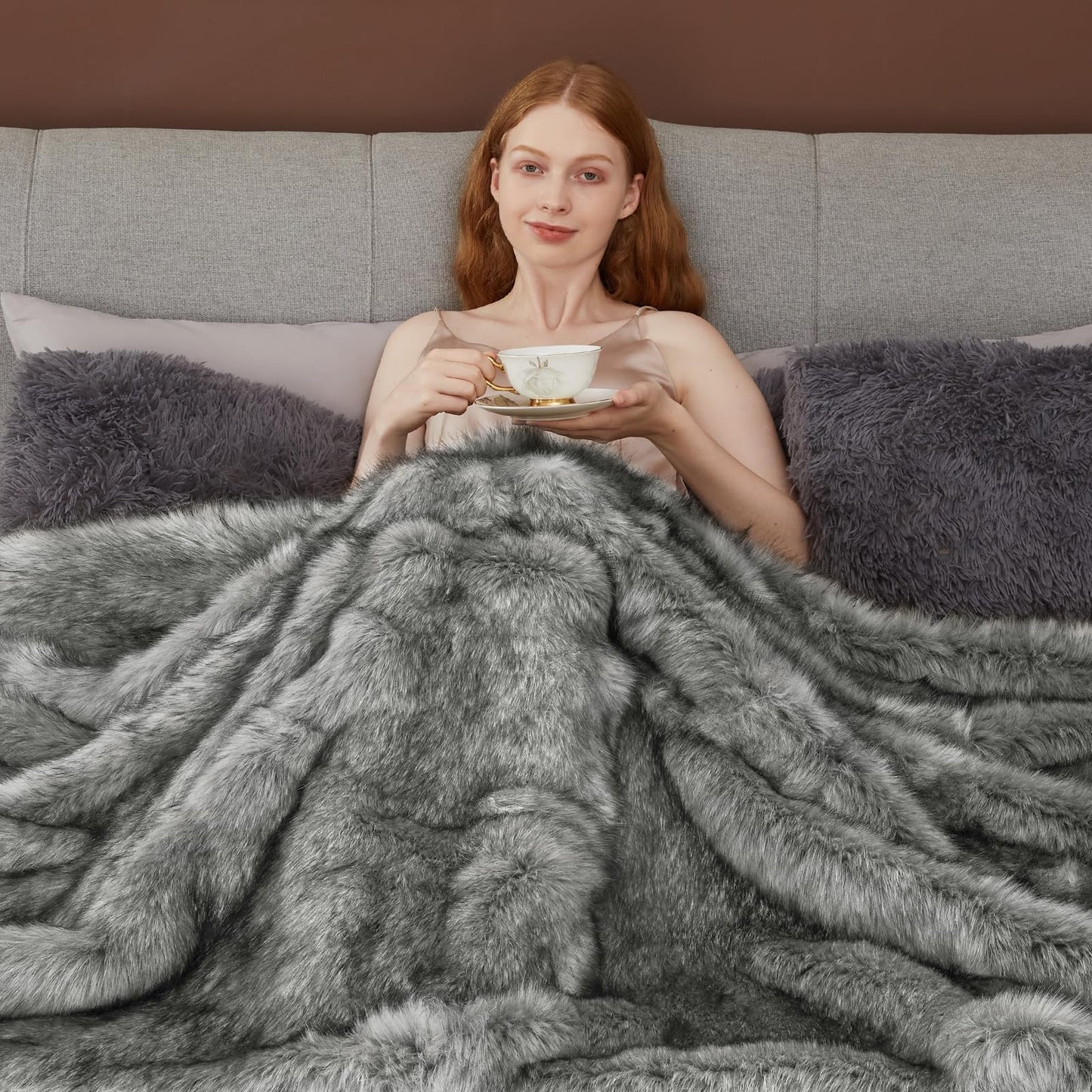 Touchat Luxury 1000GSM Faux Fur Throw Blanket, Super Heavy Thick Warm Cozy Blankets for Couch Bed Sofa, Plush Fuzzy Elegant Soft Reversible Mink Blanket for Living Room Bedroom, 50''x60'',White&Grey