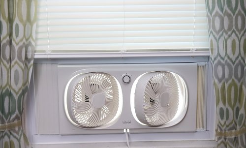 Comfort Zone Living Comfort 9-Inch Twin Window Fan with 2 Speeds & Individually 180° Rotating Fan Heads, Removable Bug Screen – Ideal for Home, Kitchen, Bedroom & Office