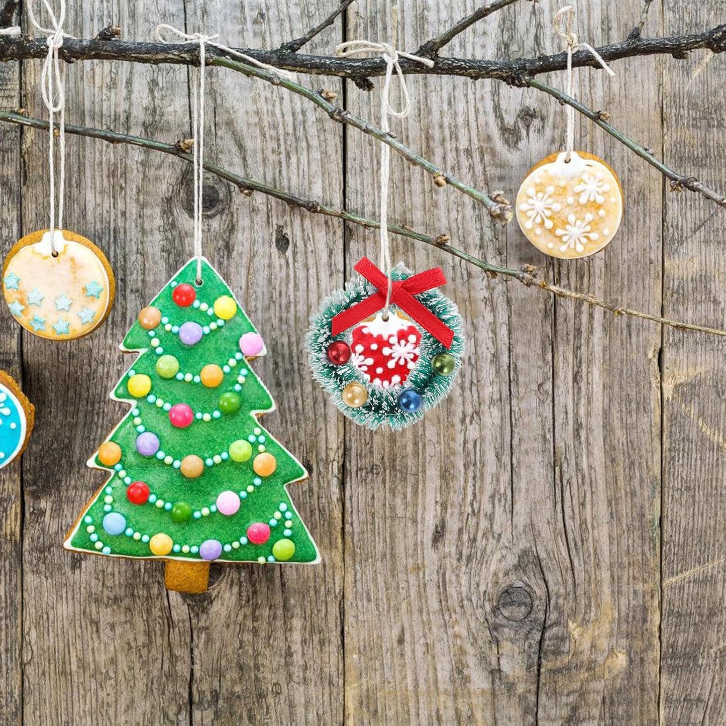 Skiennix Mini Christmas Wreaths - 6pcs Frosted Sisal Hanging Ornaments for Dollhouse Decor