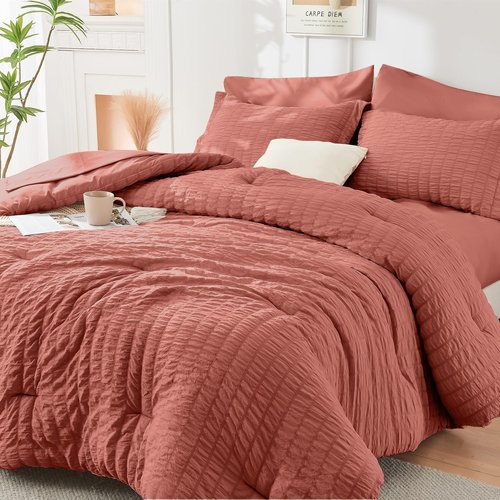 HYMOKEGE Coral King Size Comforter Set Seersucker 7 Pieces, All Season Luxury Bed in a Bag for Bedroom, Bedding Set with Comforter, Sheets, Pillowcases & Shams