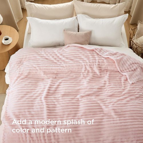 Bedsure GentleSoft King Size Blanket - Cozy Crystal Pink Fleece Throw, 108x90 Inches for Ultimate Comfort
