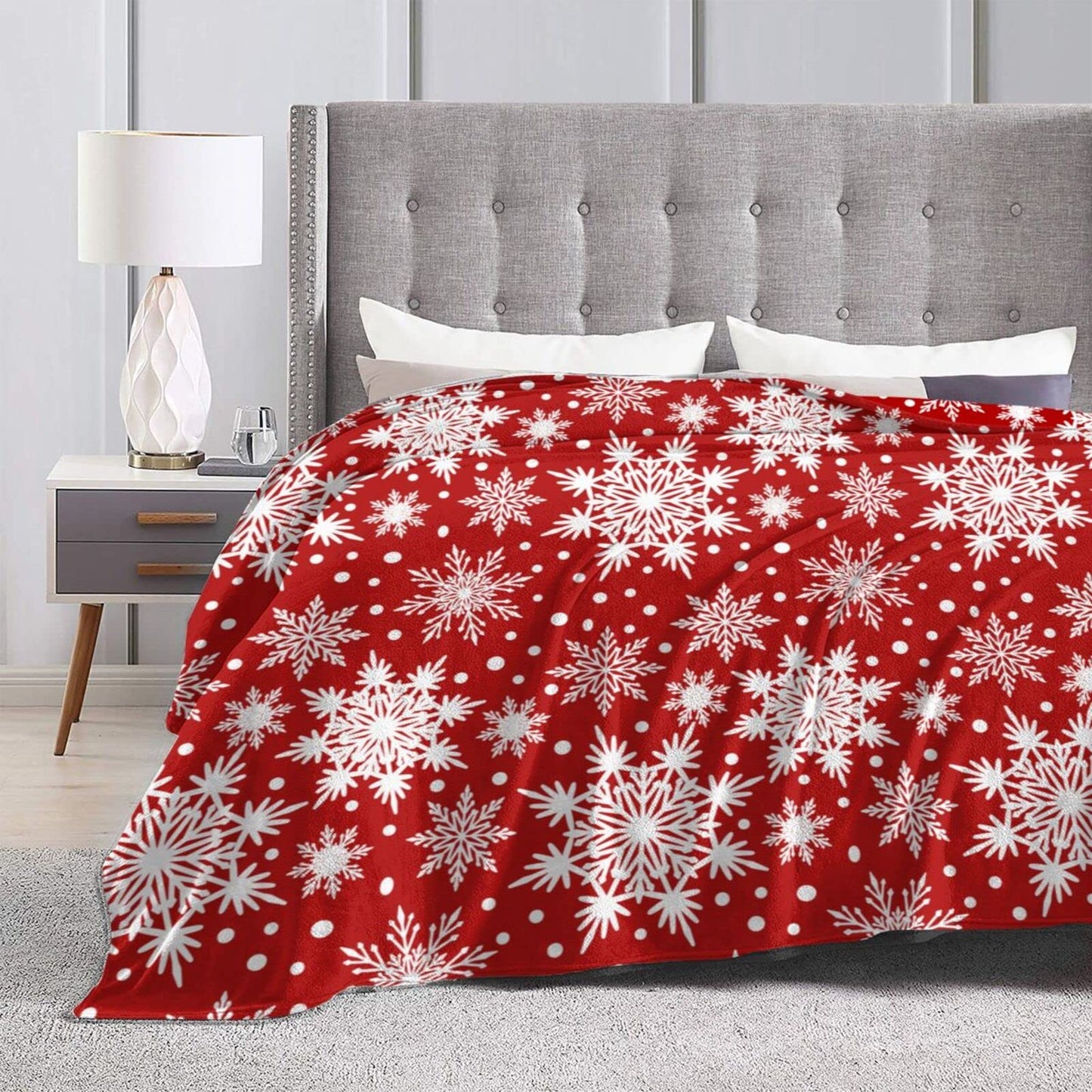 Perinsto Winter Snowflakes Red Throw Blanket Ultra Soft Warm All Season Christmas Decorative Fleece Blankets for Bed Chair Car Sofa Couch Bedroom 80"X60"