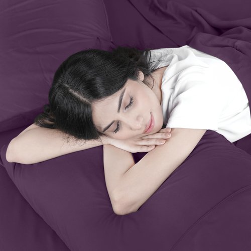 Utopia Bedding Full Sheet Set – 4 Piece Bed Sheets for Full Size Bed, Soft and Breathable Microfiber, Includes 1 Fitted Sheet, 1 Flat Sheet and 2 Pillowcases (Dark Purple)