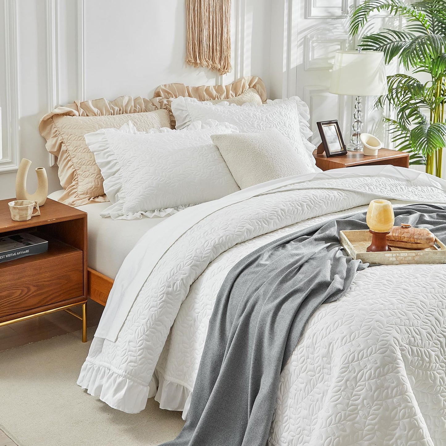 Ruffled Quilt Set California King Size 100 * 114 in - 3 Pieces Solid Shabby Chic Farmhouse Ruffle Bedding Rustic Coverlet & Sets Lightweight Fluffy Summer Oversized Bedspread with Shams - White