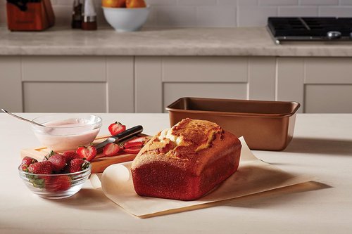 Calphalon Nonstick Bakeware - Rectangular Cake Pan | 9-Inch x 13-Inch for Effortless Baking