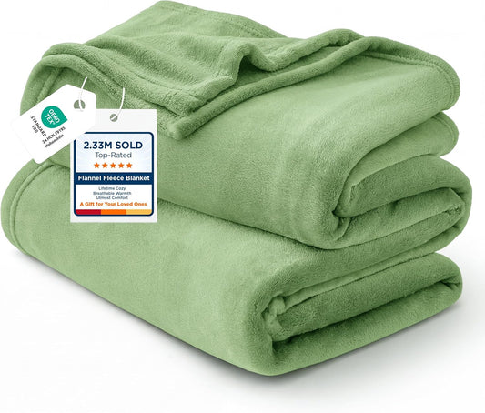 Bedsure GentleSoft Throw Blanket - Cozy 300GSM Fleece for Home Decor | Emerald, 50x60 Inches