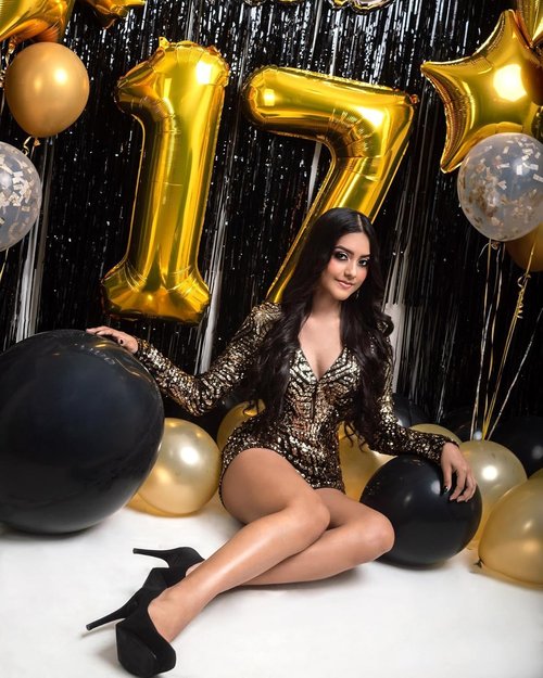 Gold Number 17 Balloon - 40 Inch Golden Birthday Decoration for 17th Celebration | Perfect for Boys & Girls