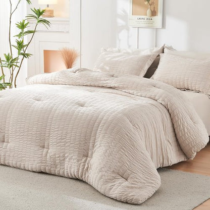 HYMOKEGE Seersucker Queen Comforter Set 3 Pieces, Lightweight Bedding Sets for All Seasons with 1 Soft Down Alternative Comforter and 2 Pillow Shams, Beige