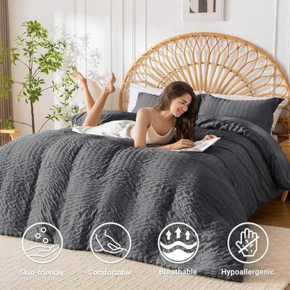 HYMOKEGE Duvet Cover Set - Ultra Soft Dark Grey Seersucker Bedding | Queen Size, 3-Piece with Zipper Closure & 8 Corner Ties (90"x90")