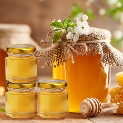 JIUHSHN 60Pcs Mini Glass Honey Jars 1.5Oz Hexagon Small Honey Jars In Bulk with Wooden Dippers,Bee Charms,Thank You Cards,Jutes and Stickers for Baby Shower Wedding Party Favors