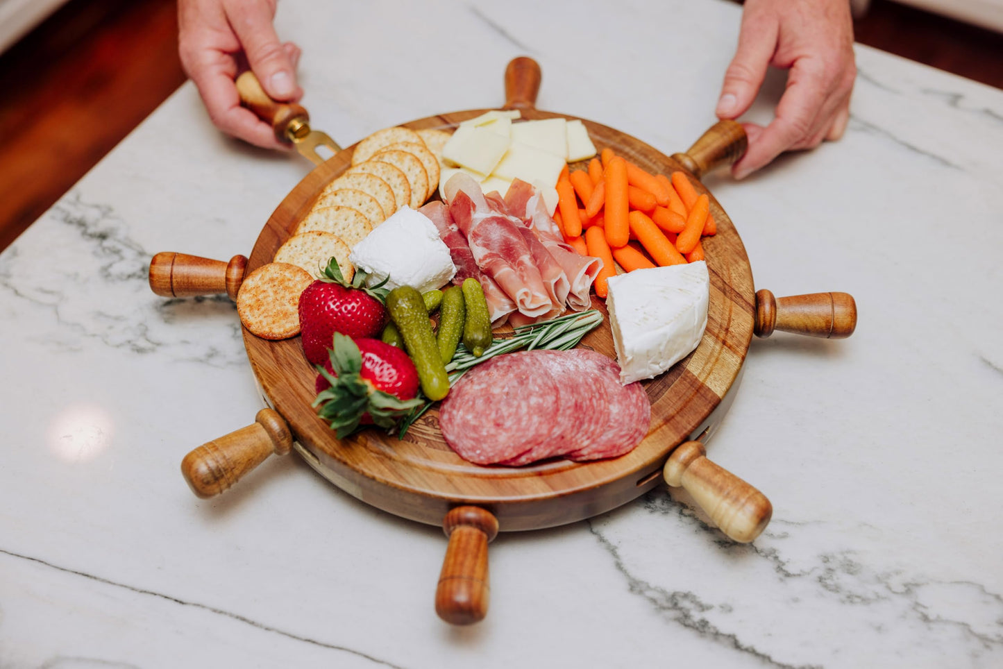 PICNIC TIME Helmsman Lazy Susan Cheese Board and Tool Set, Charcuterie Board Set, Wood Cutting Board with Cheese Knives, (Acacia and Gold)