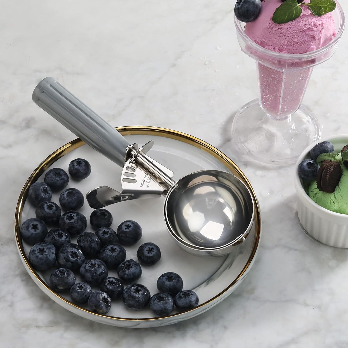 New Star Foodservice Commercial-Grade Ice Cream Scoop - 4 Oz Thumb Press, 18/8 Stainless Steel, Grey