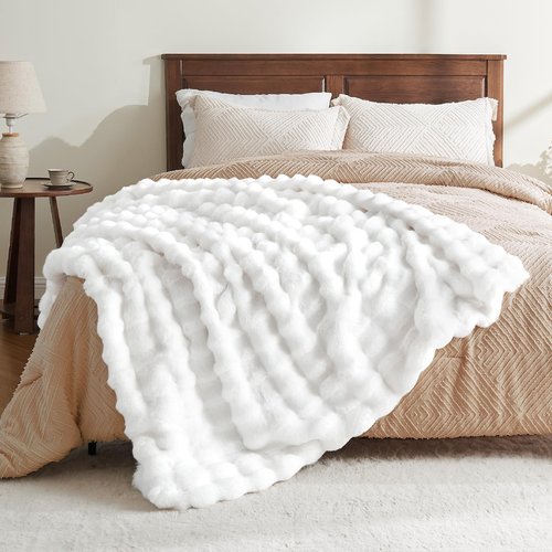 BEDELITE White Bubble Blanket - Faux Fur Throw Blanket for Couch, Decorative and Giftable Fluffy Blanket, 870GSM Soft & Warm Plush Fuzzy Faux Rabbit Fur Blanket for Women Gift, 50"x 60"