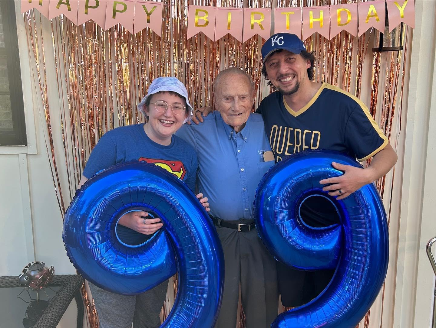 Number 90 Balloon by [Brand Name] - 40-Inch Navy Blue Birthday Decoration for 90th Celebration